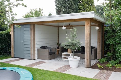 Backyard Studio Shed, Shed Backyard, Green Roof Garden, Turf Backyard, Small Garden Shed, Studio Shed, Apartment Studio, Courtyard Gardens Design, Backyard Studio