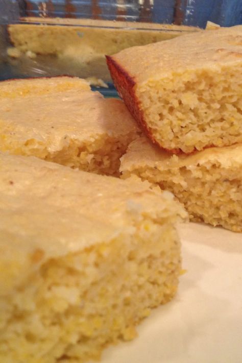 PROTEIN Cornbread Recipe (Low Fat, High Protein) Protein Cornbread, Sweet Moist Cornbread, Slow Cooker Burrito, Turkey Tortilla Soup, Healthy Side Recipes, Creamed Corn Cornbread, Healthy Cornbread, Southern Cornbread Recipe, Cheesy Cornbread