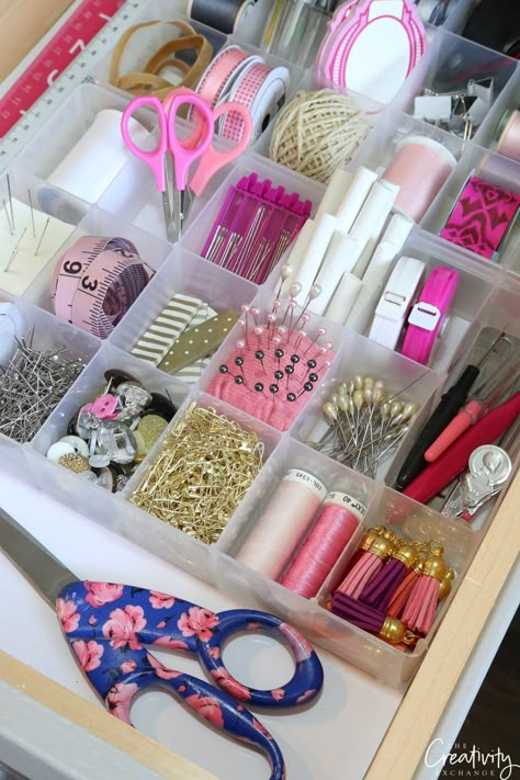 Creative Drawer Organizing Tips and Products Sewing Aesthetic, Gift Wrapping Station, Sewing Room Inspiration, Sewing Room Storage, Fashion Designer Studio, Fashion Dream Job, Sewing Room Design, Sewing Room Decor, Sewing Room Organization