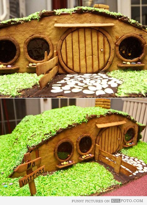 Edible House Craft, Hobbit Hole Gingerbread House, Gingerbread Gnome House, Lord Of The Rings Gingerbread House, Fantasy Gingerbread House, Gingerbread Hobbit House, Marvel Gingerbread House, Hobbit Gingerbread House, Whimsical Gingerbread House Ideas