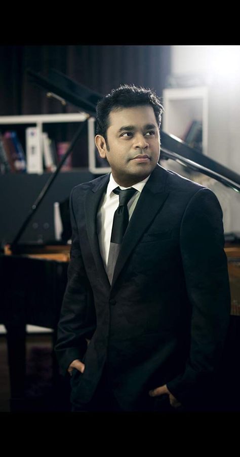 A.R.R. #oscar #peaceful Indian Singers, Slumdog Millionaire, A R Rahman, Indian Classical Music, National Film Awards, Ar Rahman, Indian Music, Wedding Couple Poses Photography, Actor Picture