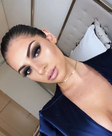 Prom Makeup Looks, Braut Make-up, Makijaż Smokey Eye, Make Up Looks, Navy Blue Dress, Makeup Geek, Makeup Goals, Smokey Eye Makeup, Prom Makeup