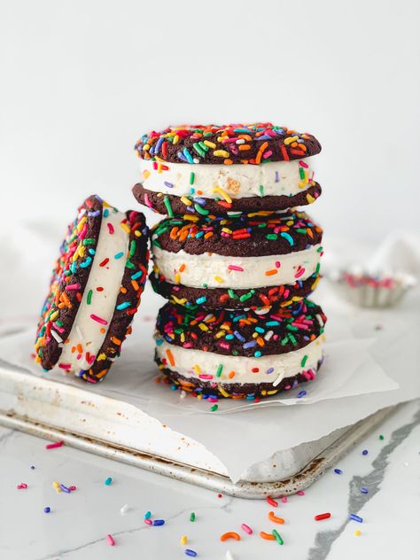 Soft and chocolatey rainbow sprinkle cookies sandwiched with your favorite ice cream make up these giant, mouthwatering Chocolate Sprinkle Cookie Ice Cream Sandwiches. The perfect summer treat on a hot day! Mascarpone Tart, Espresso Ice Cream, Cookie Ice Cream Sandwiches, Molasses Cookie, Lemon Mascarpone, Cravings Recipes, Crunch Cookies, Rainbow Sprinkle, Cookie Ice Cream