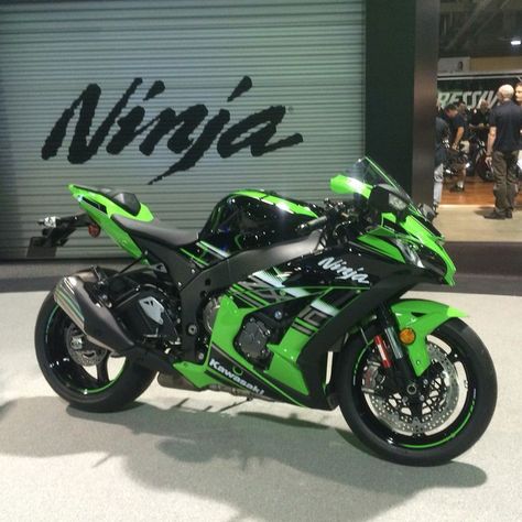 The Ninja H2® and Ninja H2® Carbon motorcycles bring the mind-bending power of Kawasaki's supercharged hypersport racer to the street. Boasting a powerful 998cc inline four-cylinder engine, state-of-the-art electronics, and the latest Brembo® brakes, the Ninja H2 and Ninja H2 Carbon amount to pure performance on the road

#kawasaki #kawasakibike #mostpowerfulbike #famousbike #sportsbike #higherccbike #ninja #h2 #superbike #worldfasterbike Moto Ninja, Motor Balap, Ninja Motorcycle, Ninja Bike, Tmax Yamaha, Kawasaki Motor, Kawasaki Zx10r, Kawasaki Bikes, Ninja Zx6r