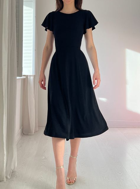 Dress Pro, Dress With Flutter Sleeves, Bodycon Casual, Boots And Leggings, Reversible Dress, Casual Stylish, Layered Skirt, Versatile Dresses, Corset Style