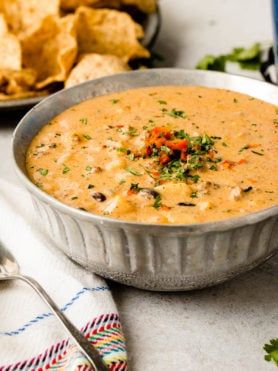 Nacho Cheese Soup Recipe, Nacho Cheese Soup, Enchilada Chili, Chili Video, Winning Chili Recipes, Award Winning Chili Recipe, Cheesy Chili, Spicy Chili Recipe, Cheesy Ground Beef