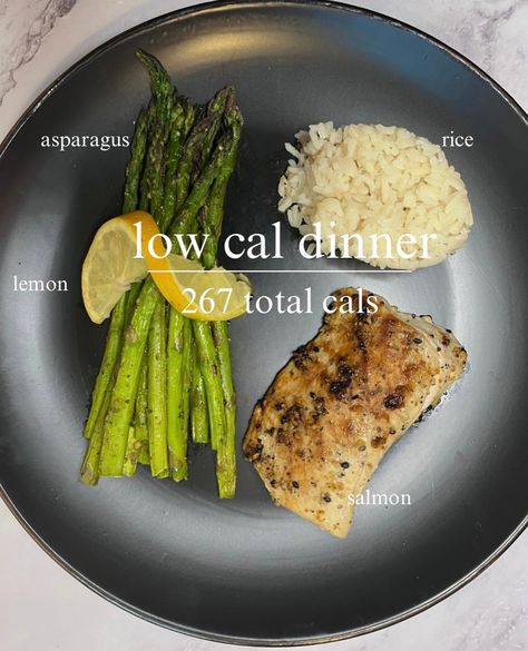 Transform your dinner routine with a delicious and nutritious combination of salmon, asparagus, and rice - a low-calorie meal that fuels your body! 🍚🌱 ✨267 cals| 26.6g protein| 31.1g carbs • • Ingredients: - mahi mahi fish fillet - Ben’s original ready rice 🍚 - 8 asparagus spears Asparagus And Rice, Low Cal Dinner, Mahi Mahi Fish, Salmon Asparagus, Mahi Fish, High Protein Dinner, High Protein Low Calorie, Salmon And Rice, Salmon Dinner