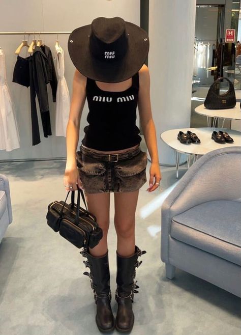 ꨄ on X Cowboy Hat Outfit Woman, Adidas Women Outfit, Sambas Adidas Women, Miu Miu Outfit, Winter Outfit Street Style, Brown Ootd, Sambas Adidas Women Outfit, Outfit Cowboy Boots, Grunge Fall Outfits