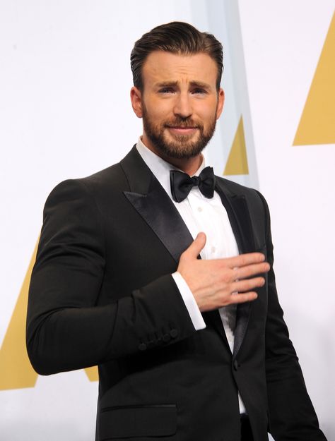 18 Chris Evans Pictures That Will Melt You Into a Puddle Avengers Black Widow, Chris Evans Beard, Christopher Robert Evans, Christopher Evans, Steve Rogers Captain America, Robert Evans, Chris Evans Captain America, Man Thing Marvel, Brigitte Bardot