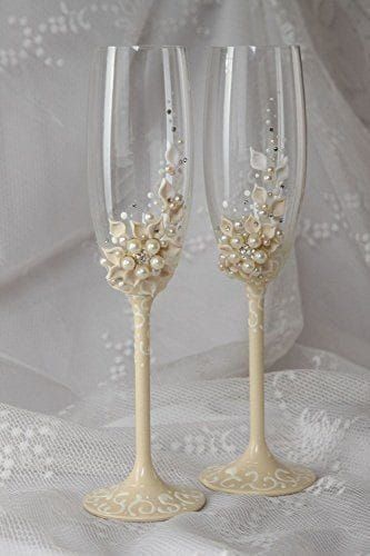 Glass decor ideas Wedding Glasses Diy, Champagne Glasses Decorated, Champagne Cups, Wine Glass Decor, Wedding Toasting Glasses, Bride And Groom Glasses, Wedding Wine Glasses, Wedding Champagne Glasses, Decorated Wine Glasses