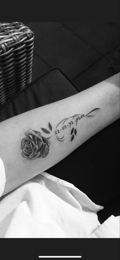 Rose With Years Tattoo, Date With Rose Tattoo, Rose Tattoo For Passed Loved Ones, Flower Tattoo With Date In Stem, Rose Memorial Tattoo Dads, Tattoo Ideas For Losing Your Mom, Tattoo Tribute To Mom, Rest In Peace Tattoos For Women, Roman Numeral Tattoo With Rose