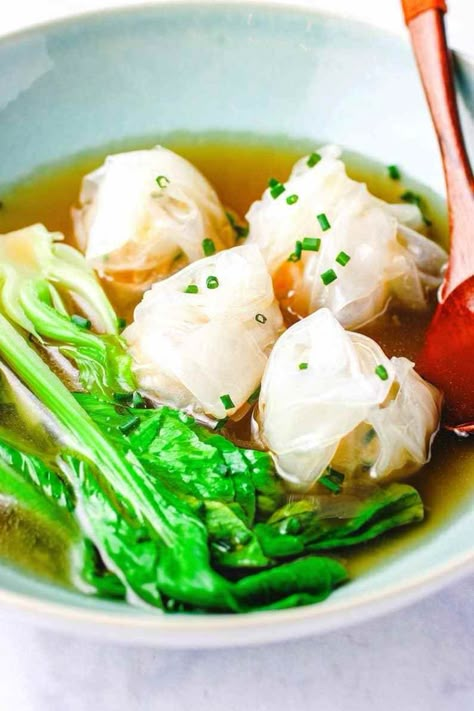 Chinese New Year Food Recipes, New Year Food Recipes, Easy Wonton Soup, Umami Recipes, Rice Wrappers, Rice Paper Recipes, Shrimp And Chicken, Wonton Soup Recipe, Chinese New Year Recipes