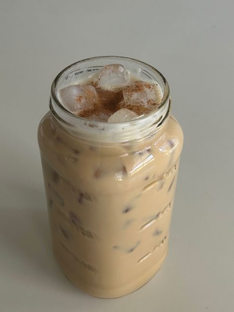 Drink Coffee Aesthetic, Iced Coffee Aesthetic Instagram, Ice Coffee Aesthetic, Ice Coffee Drinks, Iced Americano, Coffee Matcha, Coffee Obsession, Ice Coffee, Coffee Coffee Coffee