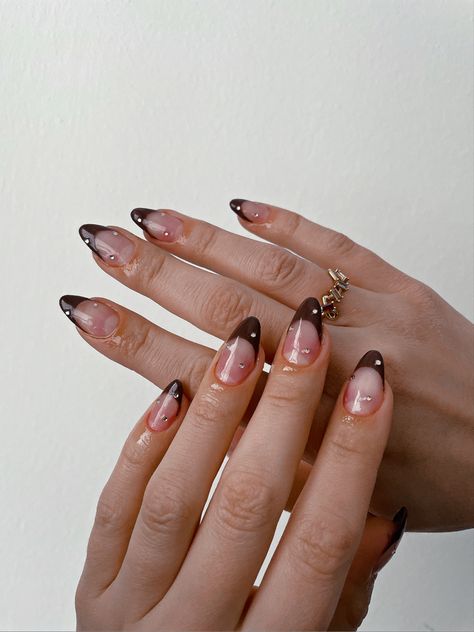 Cute Brown French Tip Nails, Brown French Tip Nails, Brown French Tip, Pink Bling Nails, Clear Glitter Nails, Nails Rhinestones, Brown Nail Art, Glitter Tip Nails, Purple Glitter Nails