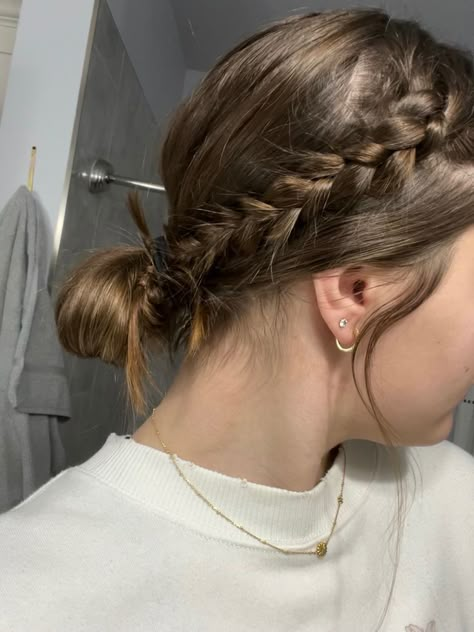 Easy Braided Hairstyles Shoulder Length, Braids For Layered Hair, Hairstyles For Work Restaurant, Hidden Hair Color, Easy Bun Hairstyles For Long Hair, Hair Inspiration Long, Gym Hairstyles, Quick Natural Hair Styles, Hair Bun Tutorial