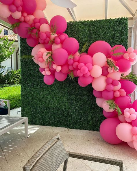 Tropical Pink Party, Flamingo Backdrop, Ballon Business, Instagram Backgrounds, Flamingo Balloons, Bday Themes, Candy Theme Birthday Party, Balloons Galore, Flamingo Themed Party