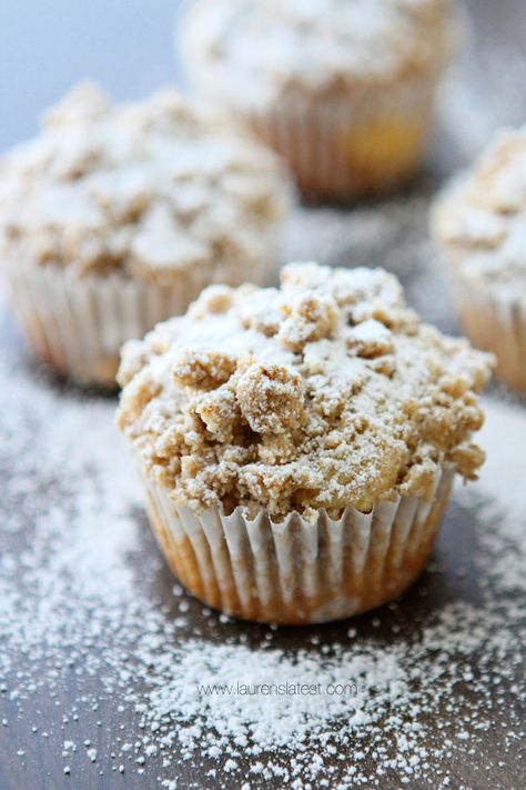 Cream Cheese Filled Crumb Cupcakes #cupcake #recipe #crumbtopping #creamcheese Cinnamon Swirl Coffee Cake, Paleo Banana Muffins, Crumb Cake Muffins, Blueberry Crumb Cake, Crumb Muffins, Banana Crumb Muffins, Coffee Cake Muffins, Paleo Banana, Banana Muffin Recipe