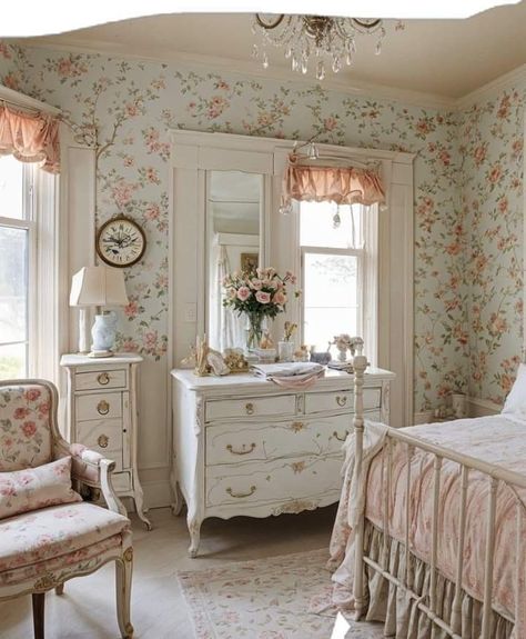 Bedrooms Green, Pink House Interior, Shabby Chic Decor Bedroom, Cottage Room, Chic Bedroom Decor, Shabby Chic Bedroom, Cozy Room Decor, House Inside, Dream Room Inspiration