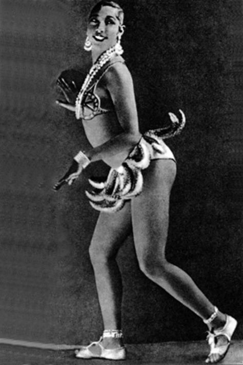 Josephine Baker in her famous Banana Skirt 💓💓💓 👍 ✌️✌️✌️ For more styles like this. #streetwear #whattowear #menstyle #jeans #limitededtion Josephine Baker Banana Skirt, Josephine Baker Style, Banana Skirt, Josephine Baker, Citizen Watch, Beauty Icons, Beautiful Fashion, Strong Women, Fashion Advice