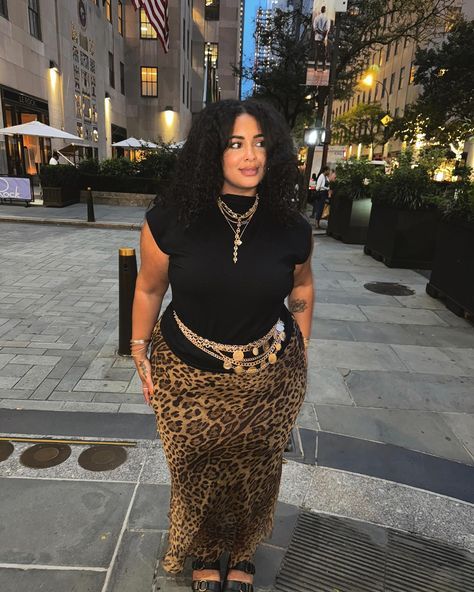 Ratandboa Dress, Plus Size Black Outfits, Skirts For Pear Shaped Women, Leopard Skirt Outfits, Outfits For Thick Body Type, Theme Nails, Spa Outfit, Timeless Fashion Pieces, Instagram Album