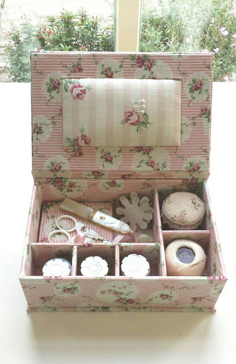 Pretty handmade small sewing box made of cardboard covered with a vintage style striped floral cotton - linen blend in pink with small roses. The box has six compartments and a pin cushion at the downside of the lid. The box measures 5.1 x 6.7 x 2.8 (19,5 x 13 x 7 cm). A lovely box to store Sewing Caddy, Fabric Covered Boxes, Cardboard Crafts Diy, Diy Couture, Sewing Box, Cardboard Crafts, Diy Box, Sewing Gifts, Diy Kit