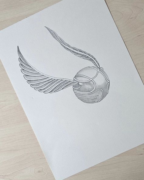 Harry Potter Golden Snitch Art Drawing ✏️ #drawing #art #doodle #digitalart #artist #fanart #hot #artwork #procreate #artistoninstagram #traditionalart #lineart #sketch #pencil #sketchbook #illustration #artistic #draw #artoftheday #creative #artsy #artlife #artlovers #instaart #graphite #artstagram #drawingsketch #artdaily #drawingoftheday #draweveryday Snitch Harry Potter Drawing, Harry Potter Pencil Sketches, Golden Snitch Drawing, Harry Potter Sketches, Harry Potter Snitch, Samurai Tattoo Sleeve, Lineart Sketch, Harry Potter Sketch, The Golden Snitch