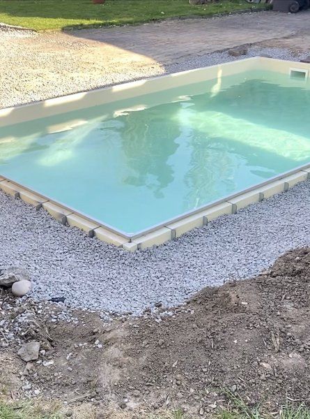 Ab ins kühle Nass: In drei Schritten zum selbst gebauten Gartenpool mit sabrinchensoest | SoLebIch.de Spool Pool, Sand Pool, Kleiner Pool Design, Moderne Pools, Pool Inspiration, Pool Outdoor, Diy Pool, Garden Pool, Pool Designs