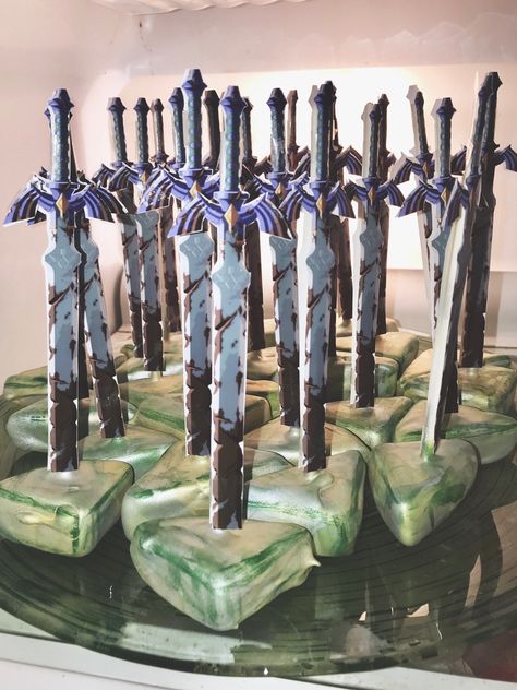 Zelda Cake Pops The Legend of Zelda "Breath of the Wild" Mint Chocolate Cake Pops - Gamer Desserts, Gamer Party Ideas, Gamer Cake, Gamer Cupcakes Themed Cake Ideas, Zelda Baby, Zelda Cake, Pokemon A, Zelda Party, Nintendo Party, Zelda Wedding, Zelda Birthday, Nerdy Baby