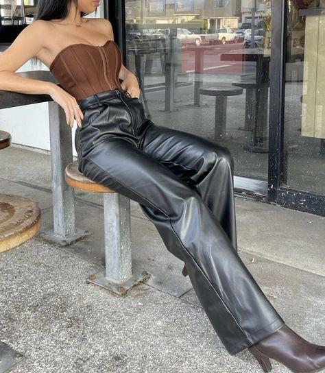 Long Sleeve Night Out Outfit, Inferno Lady, New Era Outfit, Lederhosen Outfit, Leather Pants Outfit, Fiesta Outfit, Clubbing Outfits, Office Fashion Women, Black Leather Pants