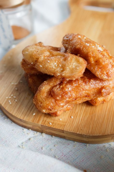 Thailand banana fries coated with sesame Banana Fries, Fried Bananas, Onion Rings, Thailand, Bread, Ethnic Recipes, Cake