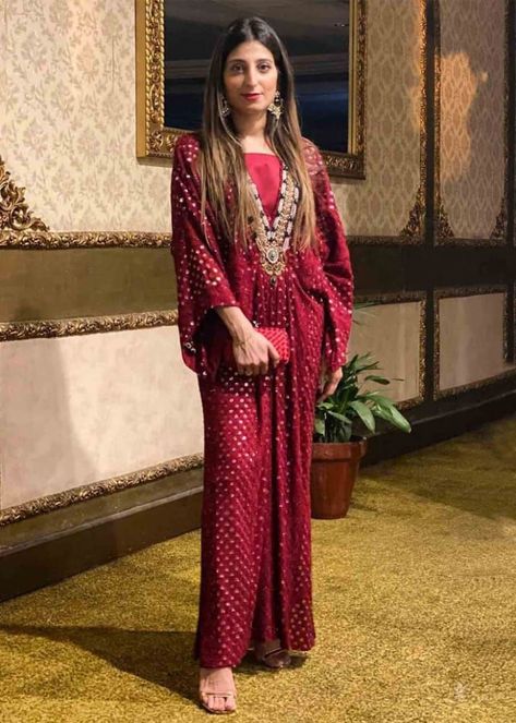 Kaftan Design, Pakistani Party Wear Dresses, Kaftan Designs, Velvet Dress Designs, Designer Kurti Patterns, Stylish Short Dresses, Stylish Party Dresses, Neck Line, Fancy Dress Design