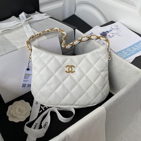 Daily update of the latest style Chanel.Contact me by WhatsApp is +8613266769705#bag #chanelbag #chanel #luxurylifestyle #luxury #fashion Chanel Backpack, Hot Bags, Tote Bag Patters, Lv Bags, Baguette Bag, Hobo Handbags, Gucci Bags, Leather Chain, Black Tote Bag