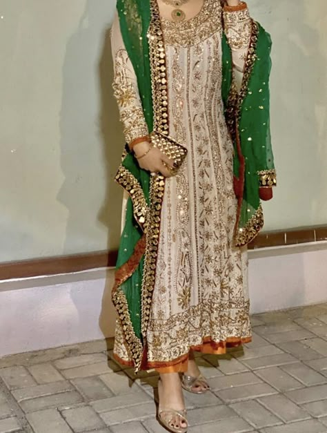 Baraat Dress, Pakistani Mehndi, Pakistani Party Wear Dresses, Dress Pakistani, Mehndi Dress, Angrakha Style, Pakistani Formal Dresses, Pakistani Fancy Dresses, Pakistani Dresses Casual