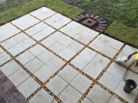 Almost done...Paver patio DIY! 12x12 pavers with gravel between them. I put some gravel under the pavers to help with drainage. The FL ground is sandy already so I didn't add sand underneath. Make sure to use a level to keep the slope away from your house. I had a pile of red bricks left so I made a design that will be a great spot for a fire element! I just need another bag of gravel or two, some seating and hot chocolate! Patio Materials, Pavers Over Concrete, Diy Patio Ideas, Pavers Design, Pavers Diy, Diy Patio Pavers, Living Pool, Paver Designs, Cement Patio