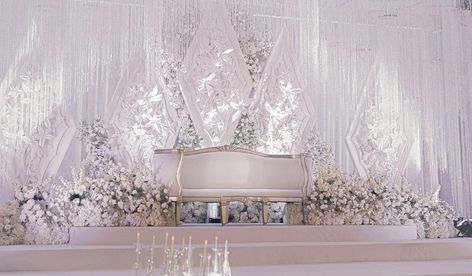 Pelamin Nikah, Nikah Decor, Muslimah Wedding Dress, Muslimah Wedding, Wedding Stage Design, White Wedding Theme, Wedding Planning Decor, Wedding Backdrop Design, Bridal Pictures