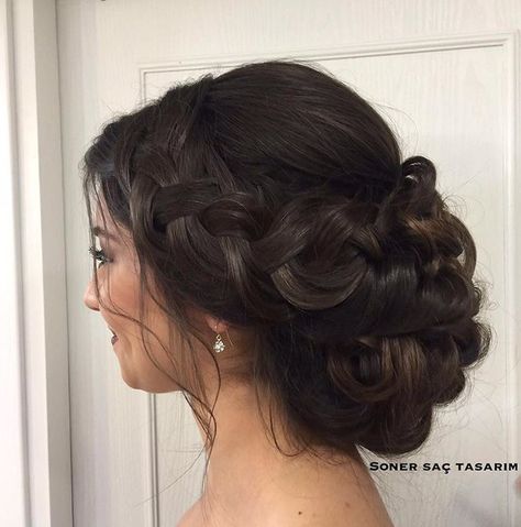 15 Quinceanera, Quinceanera Hairstyles, Bridal Hair Updo, Quince Hairstyles, Mom Hairstyles, Front Hair Styles, Wedding Hair Inspiration, Princess Hairstyles, Hair Up Styles