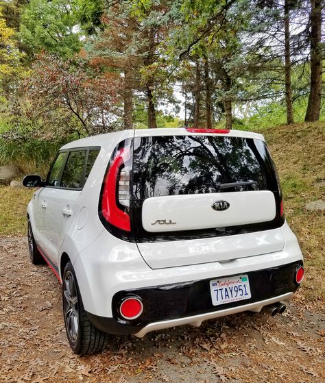 Happiness in Machinery - 2017 Kia Soul Review #TheNewKia #KiaSoulTurbo Kia Soul Accessories, Honda Civic 2004, Car Deco, Kia Motors, Alfa Romeo Cars, Kia Picanto, Car Goals, Kia Soul, Kia Rio