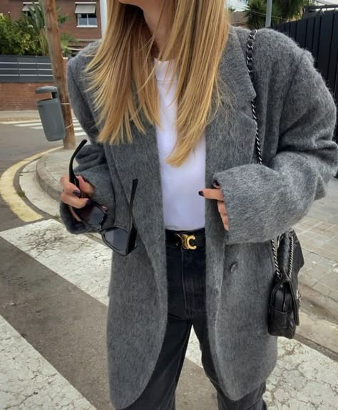 Grey Blazer Coat Outfit, Gray Wool Blazer Outfit, Textured Blazer Outfit, Wool Blazer Outfit Women, Grey Blazer Women, Grey Coat Outfit, Grey Blazer Outfit, Simple Work Outfits, Blazer Outfits For Women