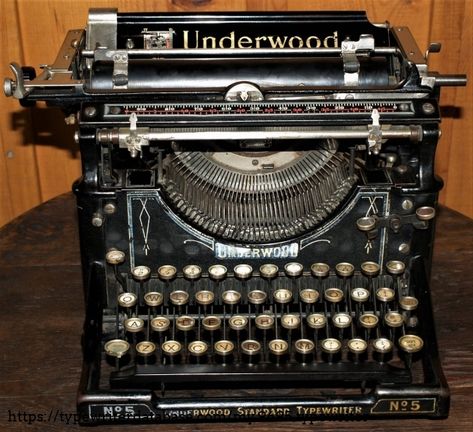 From the Virtual Typewriter Collection of Justin De Mello: 1918 Underwood 5 | This machine has been cleaned and refurbished. ... Victorian Typewriter, Underwood Typewriter, 1970s Typewriter, 1920s Typewriter, Antique Typewriter, Vintage Pens, Writing Supplies, Writing Instruments, Typewriter