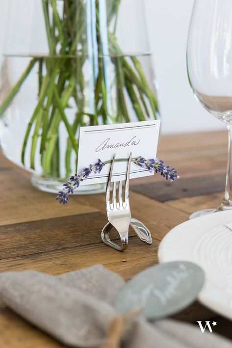 Twisted Fork Place card holder idea. Can DIY this look too http://www.realbrides.ca/product/twisted-fork-vintage-inspired-stationery-holders Diy Menu Holder, Wedding Card Holder Ideas, Wedding Card Holder Diy, Card Holder Ideas, Place Holders Wedding, Diy Fonts, Card Holder Diy, Fonts Ideas, Diy Menu