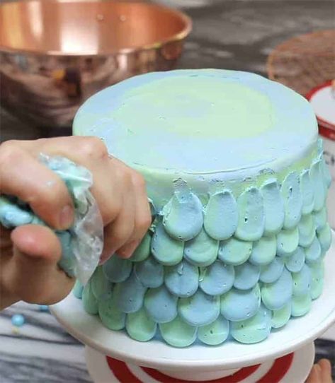 Mermaid Birthday Cake Ideas, Mermaid Tail Cake, Mermaid Birthday Cake, Ariel Cake, Little Mermaid Cakes, White Chocolate Buttercream, Mermaid Theme Birthday Party, Mermaid Birthday Cakes, Sea Cakes