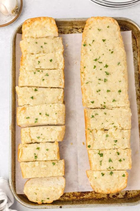 How to Make Frozen Garlic Bread | Foodtalk Homemade Garlic Bread Recipe, Frozen Garlic, Frozen Garlic Bread, Hamburger And Potatoes, Frozen Biscuits, Carb Cravings, Make Garlic Bread, Homemade Garlic Bread, Garlic Cheese Bread