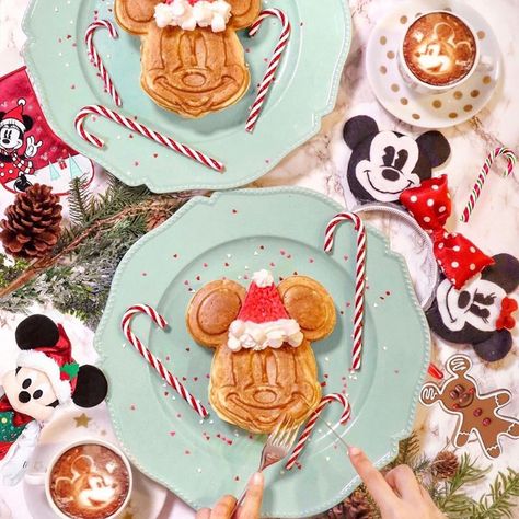 Mickey Shaped Food on Instagram: “°o° Happy Mickey Waffle Wednesday!🎅🏻How incredibly cute are these Santa Mickey Waffles?! Is it beginning to look a lot like Christmas in…” Mickey Breakfast, Mickey Shaped Food, Mickey Waffle, Christmas Waffles, Disney At Home, Mickey Waffles, Disney Treats, Christmas Mickey, Disney Bracelet