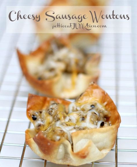 Sausage Wontons, Wonton Appetizer Recipes, Wonton Appetizers, Wonton Wrapper Recipes, Wonton Cups, Won Ton, Wonton Recipes, Spicy Sausage, Wontons