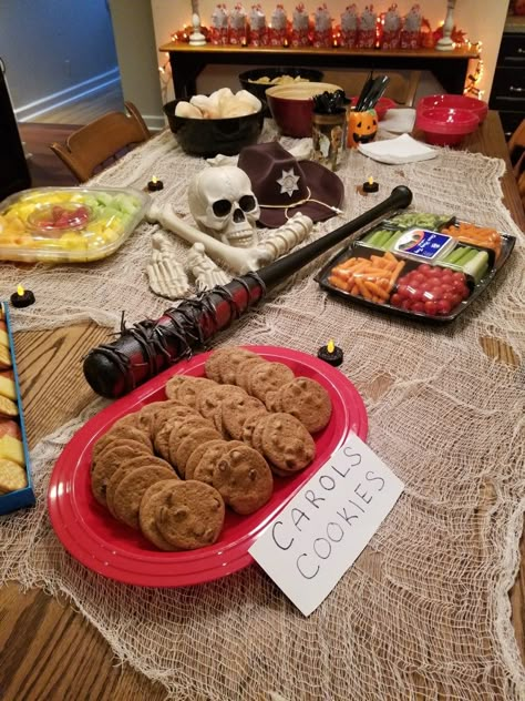 Walking Dead Party Walking Dead Birthday Party, Walking Dead Birthday, Walking Dead Party, Halloween Food Decorations, Zombie Birthday, 22nd Birthday, Birthday Planning, Dream Cake, 14th Birthday