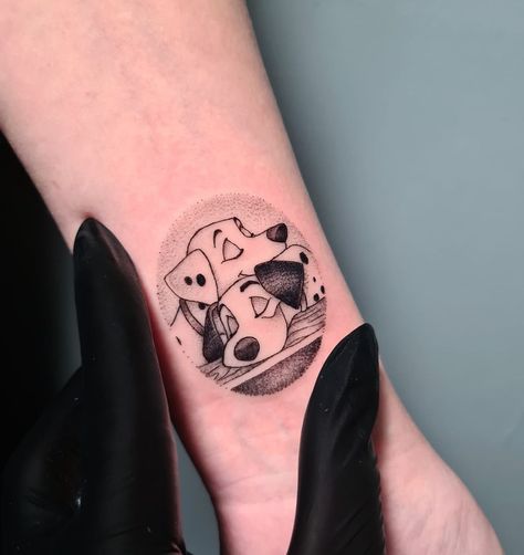 Small Disney Tattoos, Minimalista Disney, Cute Disney Tattoos, Small Tattoos Ideas, Disney Sleeve Tattoos, Marvel Tattoos, Tattoo Feminina, Cartoon Tattoos, Up Tattoos