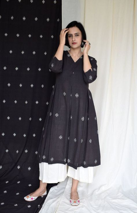 Pleated Culottes, Simple Frock Design, Stylish Kurtis Design, Simple Frocks, Anarkali Dress Pattern, Simple Kurta Designs, Designer Kurti Patterns, Simple Kurti Designs, Long Kurti Designs