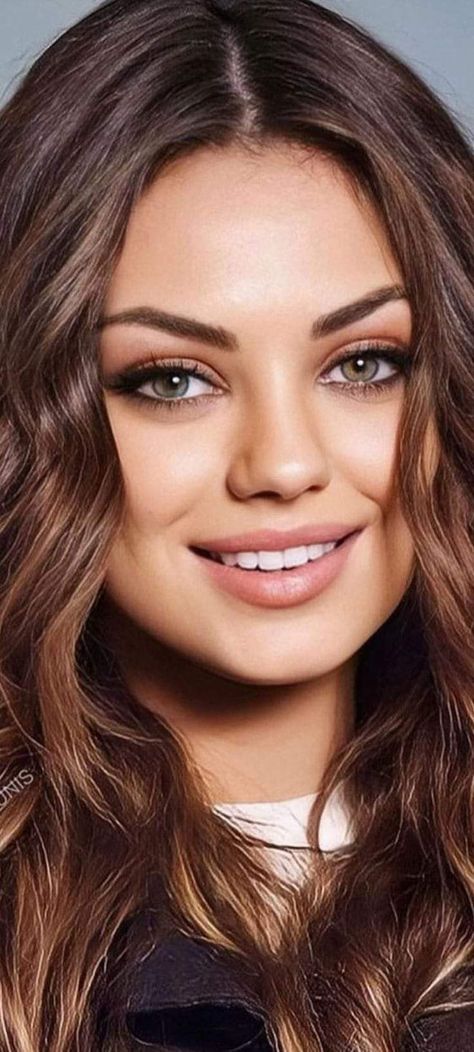 Mila Kunis Eyes, Mila Kunis Makeup, Mila Kunis Photoshoot, Mila Kunis Hair, Mila Kunis Style, Celebrity Inspired Outfits, Event Makeup, Pastel Portraits, The Perfect Girl