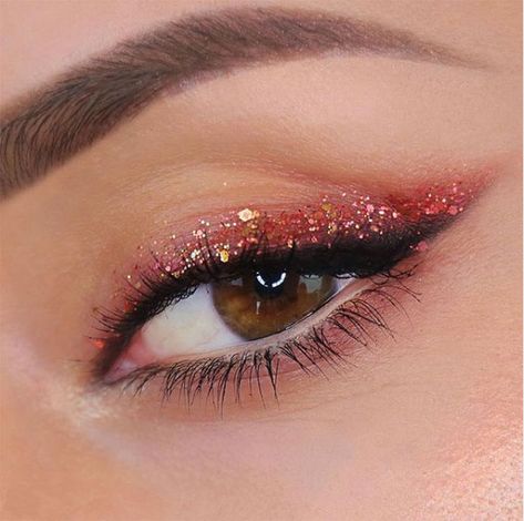 Sigma Beauty by @alynamakeup using Warm Neutrals Eyeshadow Palette. #sigmabeauty #sigmabrushes #sigmawarmneutrals #glitter #beauty #eyemakeup #eyeshadow #eyeshadowpalette Red Sparkly Eyeshadow, Red Glitter Eyeliner, Red Fairy Makeup, Red Glitter Eye Makeup, Xmas Makeup Looks, Glam Eye Makeup Looks, Red Prom Makeup, Red Velvet Makeup, Soft Glam Eye Makeup