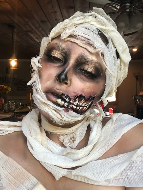 Gore Costume, Horror Makeup Ideas Special Effects, Easy Mummy Makeup, Mummy Costume Makeup, Mummy Make Up, Glam Mummy Makeup Halloween, The Mummy Makeup, Zombie Mouth Makeup, Halloween Mummy Makeup